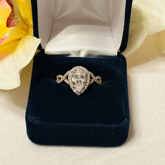 Danbury Mint Diamonesk engagement/cocktail style ring. - Picture 2 of 5
